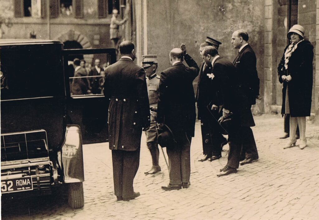 Roma, 11 Maggio 1929 - La Visita del Re Vittorio Emanuele III alla Mostra di Carlo D'Aloisio ed Elisabetta Mayo